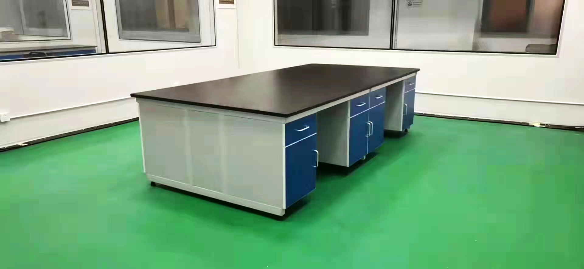 實驗室操作臺的優勢是什么？