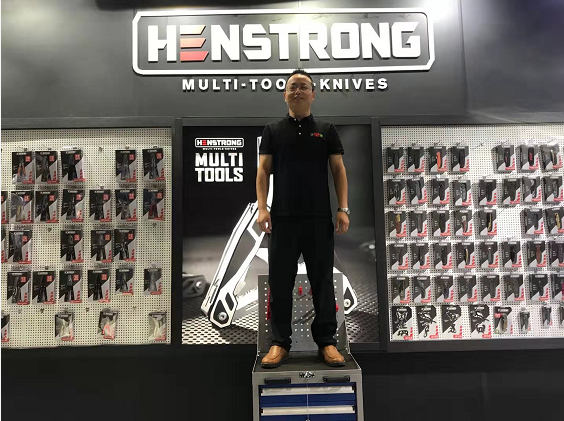 工具柜廠家天金岡旗下工具柜活的累考察團隊的一致好評！