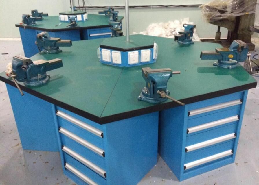 六人同時操作的鉗工工作臺，讓工作效率更高【天金岡】