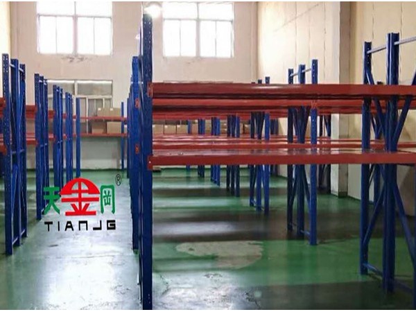 同一個空間，有了貨架，是不是換了種心情？