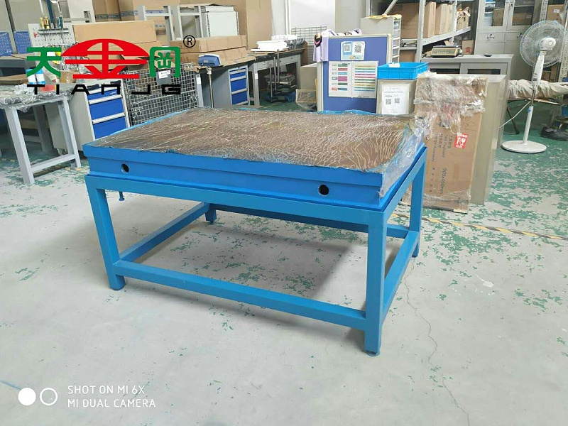 鉗工工作臺(tái)高度